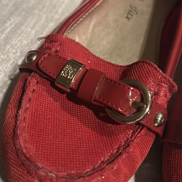 Anne Klein Women’s Red 2000s Styled Flats w/ Y2K Buckle and Bright red Sz 7.5 - Picture 4 of 13